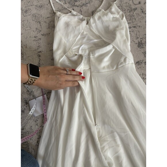 Elegant White Evening Gown - Picture 6 of 10